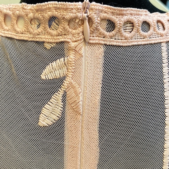 Eleter Lace Maxi Dress - Picture 8 of 10